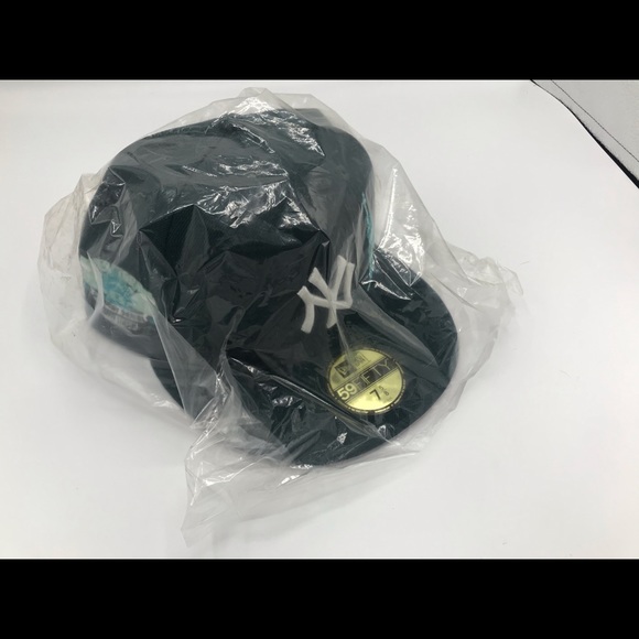 New York Yankee Dark Green Statue Of Liberty.Apple - Picture 4 of 8